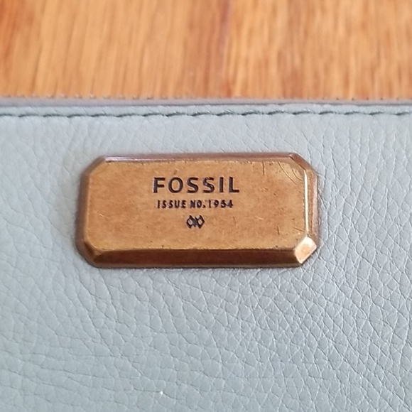 Fossil Zip Clutch Wallet, in teal - Picture 2 of 9